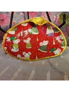 DECOUPAGE CLAM SHELL DECOUPAGE CHRISTMAS MICE ON A CLAM SHELL TRINKET DISH